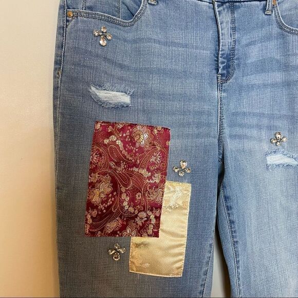 CHICO’S So Slimming Patchwork Embellished Girlfriend Ankle Jeans - Picture 4 of 11